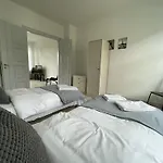 Big With 2 Bedrooms In Lägenhet